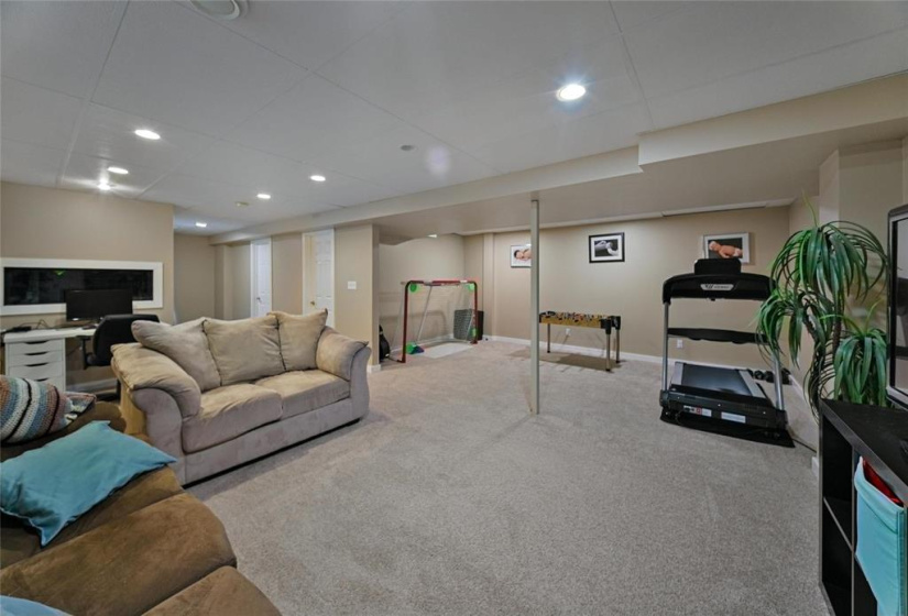 832 Ashworth, 3 Bedrooms Bedrooms, 11 Rooms Rooms,2 BathroomsBathrooms,Residential,For Sale,Ashworth