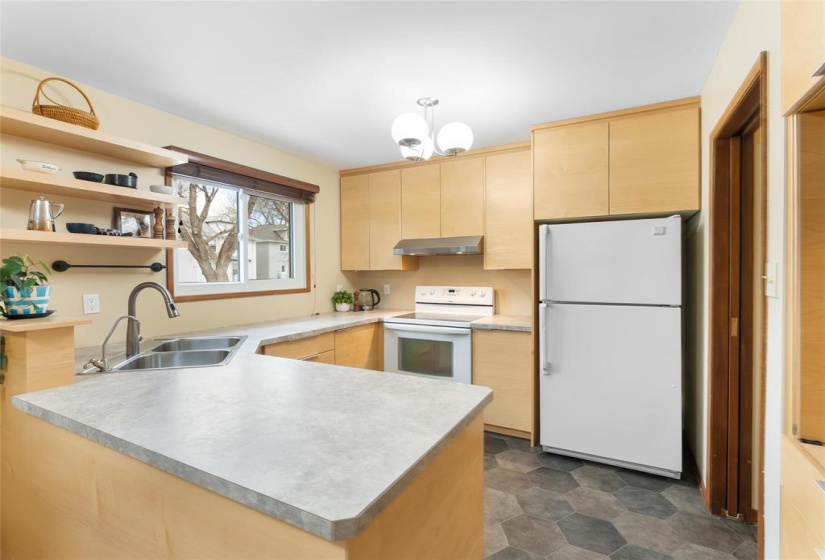 Maple kitchen with lots of cupboard and counter space.
