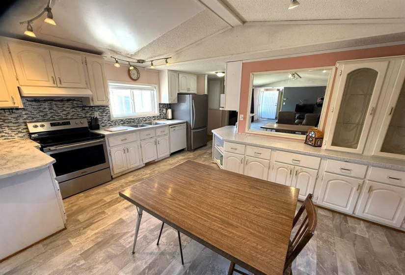 480 Augier, 3 Bedrooms Bedrooms, 9 Rooms Rooms,2 BathroomsBathrooms,Residential,For Sale,Augier