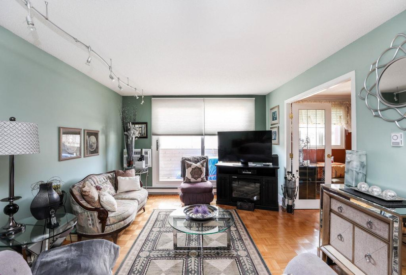 Bright West exposure with balcony