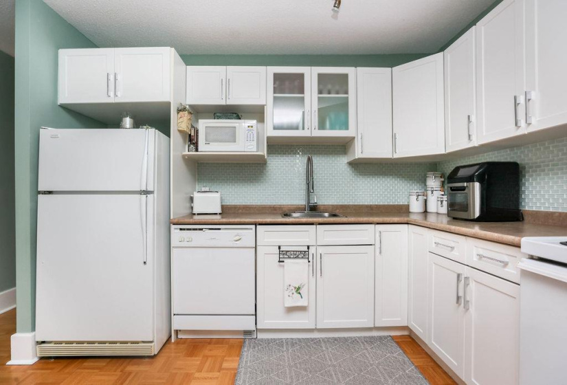 Lots out countertop space too!