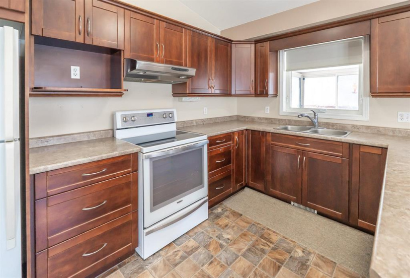 27 BERGEN, 5 Bedrooms Bedrooms, 10 Rooms Rooms,1 BathroomBathrooms,Residential,For Sale,BERGEN