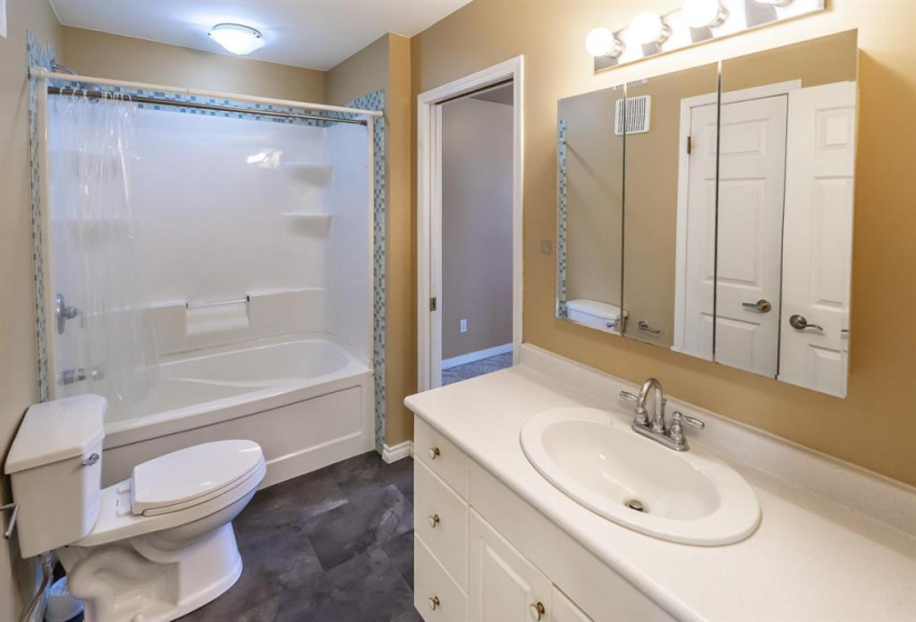 27 BERGEN, 5 Bedrooms Bedrooms, 10 Rooms Rooms,1 BathroomBathrooms,Residential,For Sale,BERGEN