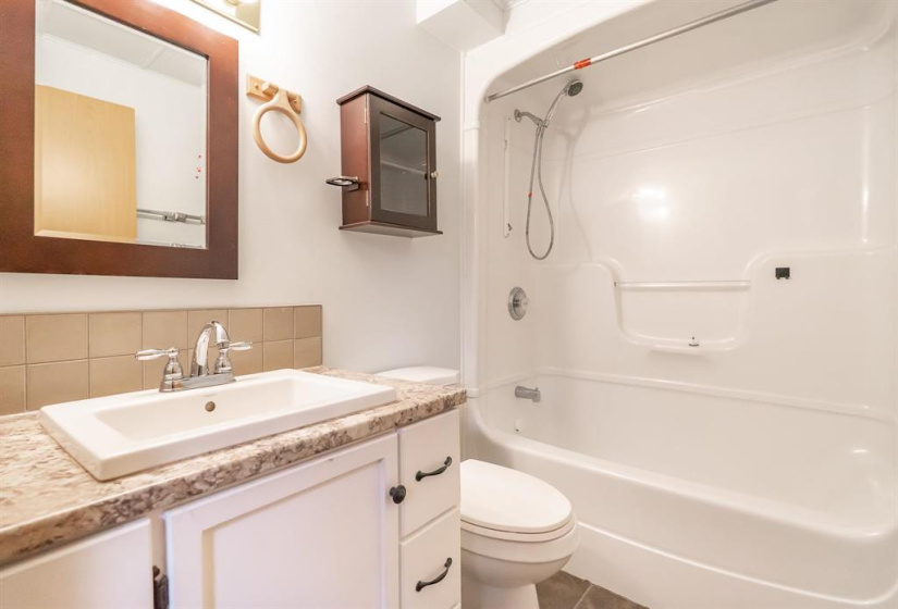 27 BERGEN, 5 Bedrooms Bedrooms, 10 Rooms Rooms,1 BathroomBathrooms,Residential,For Sale,BERGEN