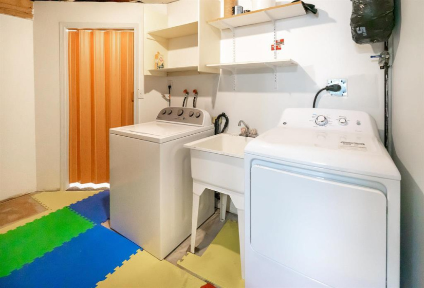 27 BERGEN, 5 Bedrooms Bedrooms, 10 Rooms Rooms,1 BathroomBathrooms,Residential,For Sale,BERGEN