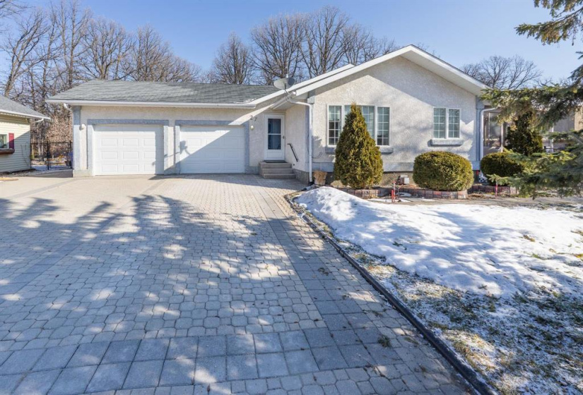 27 BERGEN, 5 Bedrooms Bedrooms, 10 Rooms Rooms,1 BathroomBathrooms,Residential,For Sale,BERGEN