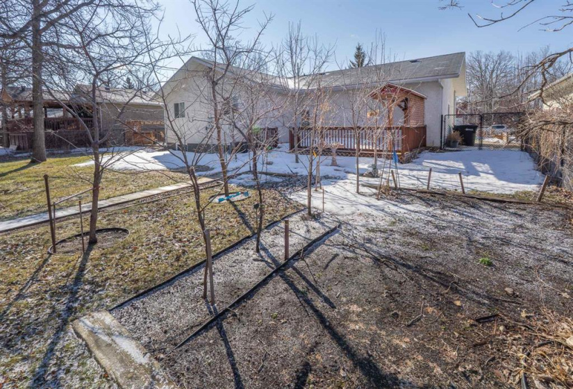 27 BERGEN, 5 Bedrooms Bedrooms, 10 Rooms Rooms,1 BathroomBathrooms,Residential,For Sale,BERGEN