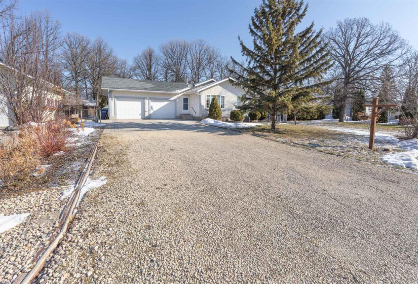 27 BERGEN, 5 Bedrooms Bedrooms, 10 Rooms Rooms,1 BathroomBathrooms,Residential,For Sale,BERGEN