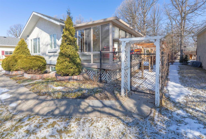 27 BERGEN, 5 Bedrooms Bedrooms, 10 Rooms Rooms,1 BathroomBathrooms,Residential,For Sale,BERGEN