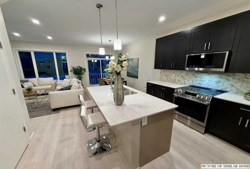86 Moonlight, 3 Bedrooms Bedrooms, 10 Rooms Rooms,2 BathroomsBathrooms,Residential,For Sale,Moonlight