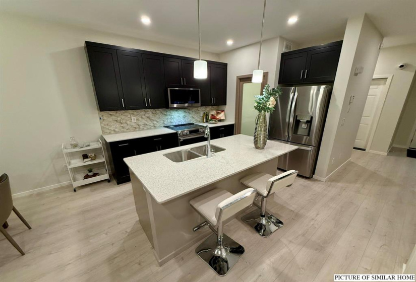 86 Moonlight, 3 Bedrooms Bedrooms, 10 Rooms Rooms,2 BathroomsBathrooms,Residential,For Sale,Moonlight