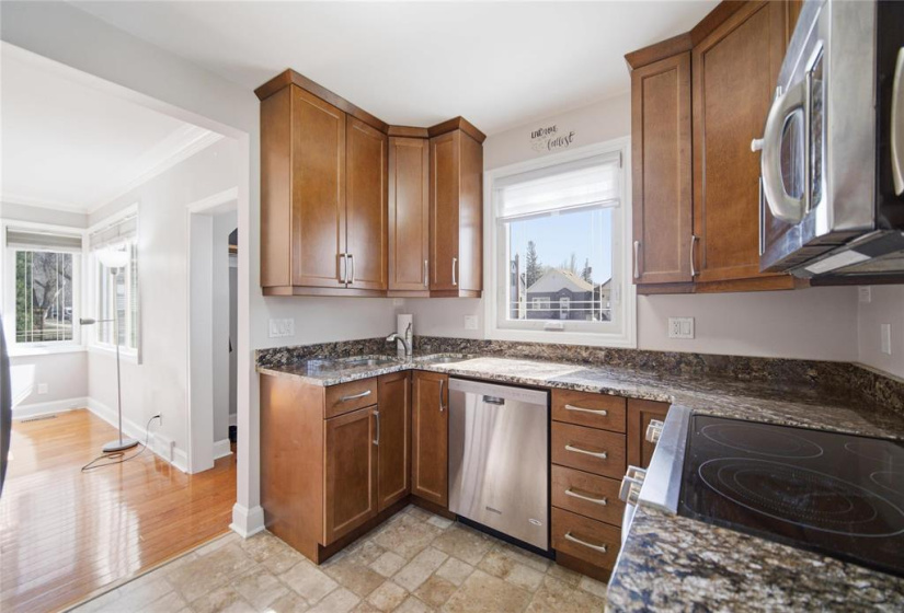 563 McAdam, 2 Bedrooms Bedrooms, 9 Rooms Rooms,2 BathroomsBathrooms,Residential,For Sale,McAdam