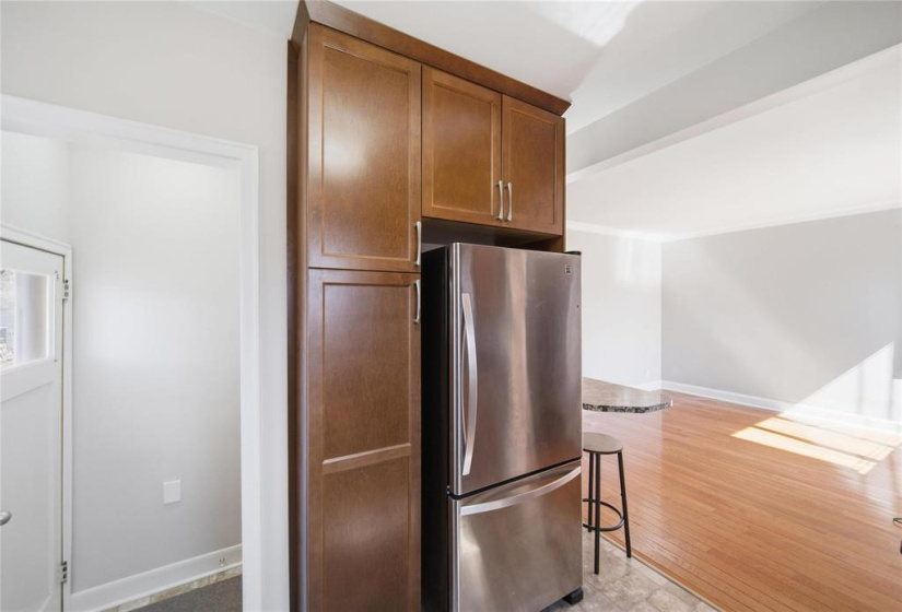 563 McAdam, 2 Bedrooms Bedrooms, 9 Rooms Rooms,2 BathroomsBathrooms,Residential,For Sale,McAdam