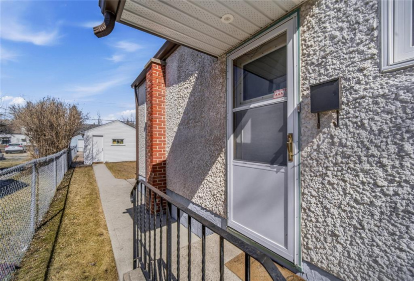 563 McAdam, 2 Bedrooms Bedrooms, 9 Rooms Rooms,2 BathroomsBathrooms,Residential,For Sale,McAdam