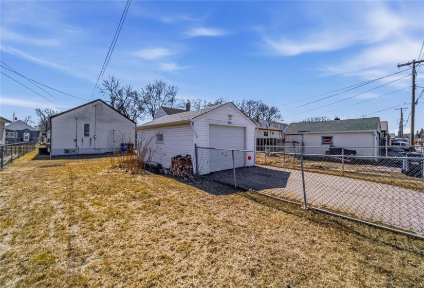 563 McAdam, 2 Bedrooms Bedrooms, 9 Rooms Rooms,2 BathroomsBathrooms,Residential,For Sale,McAdam