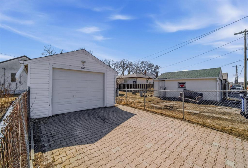 563 McAdam, 2 Bedrooms Bedrooms, 9 Rooms Rooms,2 BathroomsBathrooms,Residential,For Sale,McAdam