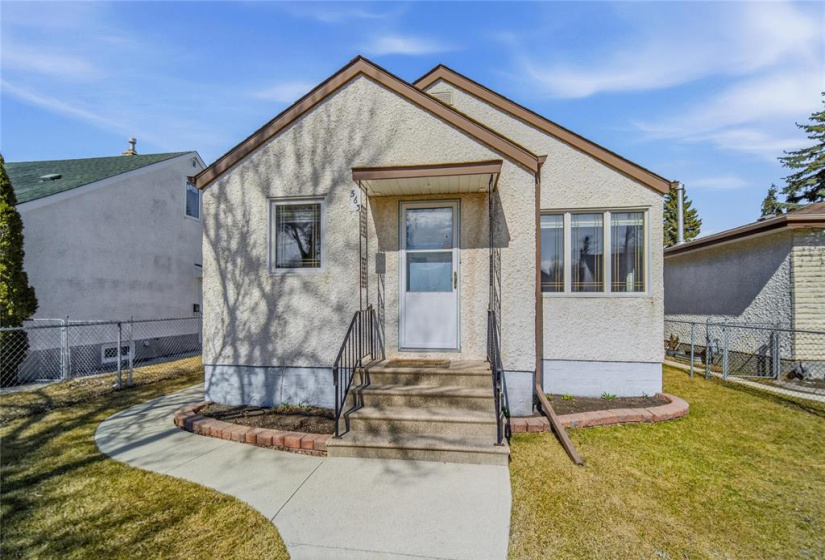 563 McAdam, 2 Bedrooms Bedrooms, 9 Rooms Rooms,2 BathroomsBathrooms,Residential,For Sale,McAdam