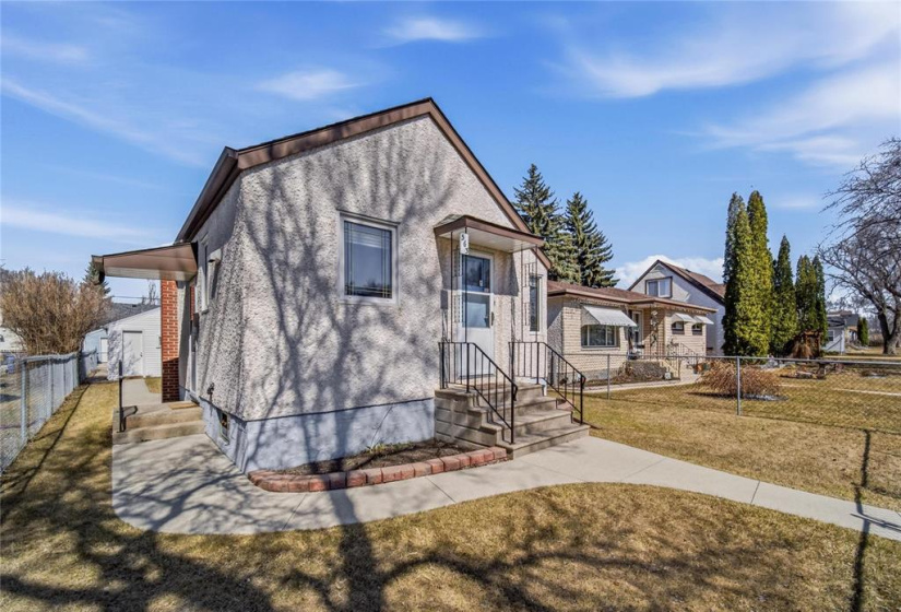 563 McAdam, 2 Bedrooms Bedrooms, 9 Rooms Rooms,2 BathroomsBathrooms,Residential,For Sale,McAdam