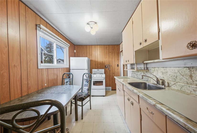 1292 Selkirk, 3 Bedrooms Bedrooms, 7 Rooms Rooms,1 BathroomBathrooms,Residential,For Sale,Selkirk