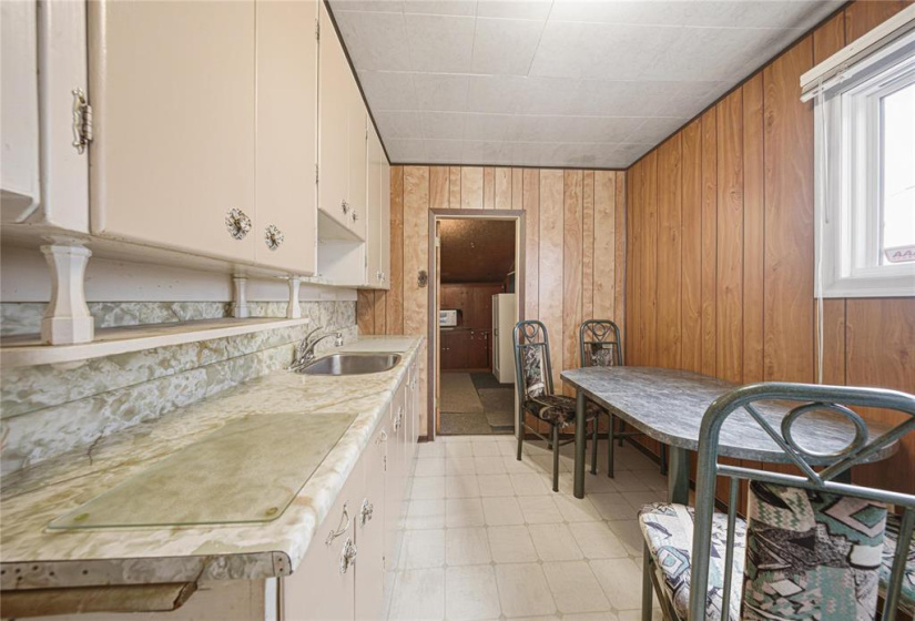 1292 Selkirk, 3 Bedrooms Bedrooms, 7 Rooms Rooms,1 BathroomBathrooms,Residential,For Sale,Selkirk