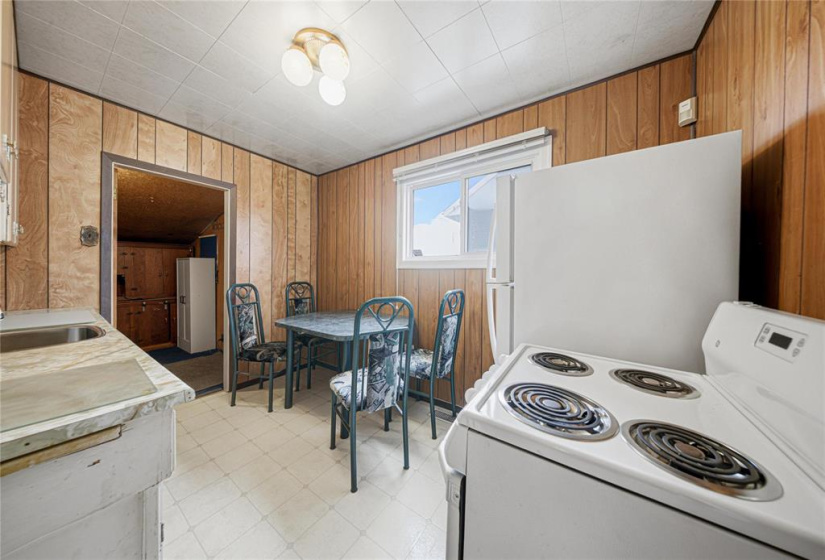 1292 Selkirk, 3 Bedrooms Bedrooms, 7 Rooms Rooms,1 BathroomBathrooms,Residential,For Sale,Selkirk