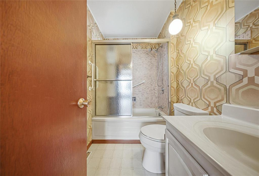 1292 Selkirk, 3 Bedrooms Bedrooms, 7 Rooms Rooms,1 BathroomBathrooms,Residential,For Sale,Selkirk