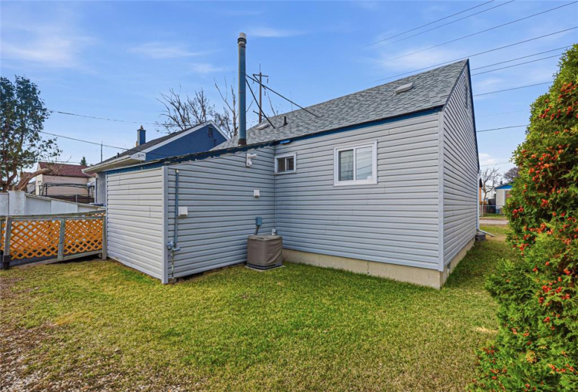 1292 Selkirk, 3 Bedrooms Bedrooms, 7 Rooms Rooms,1 BathroomBathrooms,Residential,For Sale,Selkirk