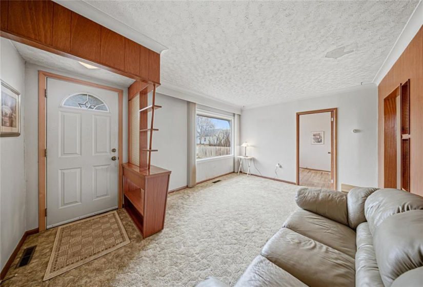 1292 Selkirk, 3 Bedrooms Bedrooms, 7 Rooms Rooms,1 BathroomBathrooms,Residential,For Sale,Selkirk