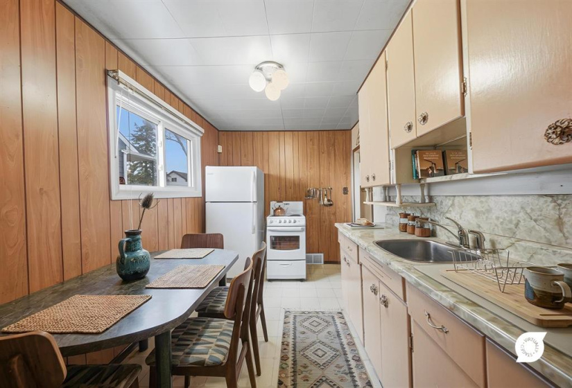 1292 Selkirk, 3 Bedrooms Bedrooms, 7 Rooms Rooms,1 BathroomBathrooms,Residential,For Sale,Selkirk