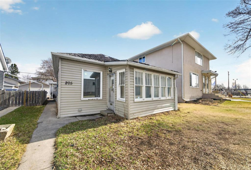 205 Templeton, 2 Bedrooms Bedrooms, 6 Rooms Rooms,1 BathroomBathrooms,Residential,For Sale,Templeton