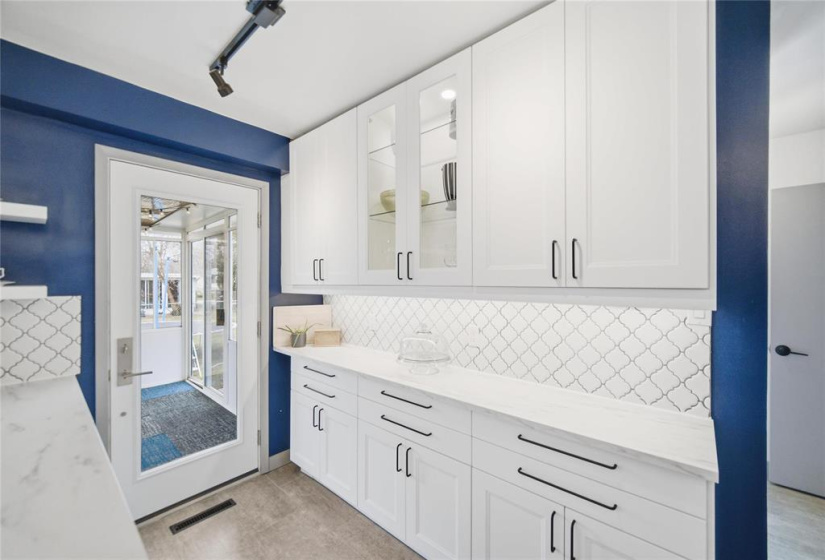 23 Shakespeare, 4 Bedrooms Bedrooms, 12 Rooms Rooms,1 BathroomBathrooms,Residential,For Sale,Shakespeare