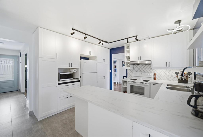 23 Shakespeare, 4 Bedrooms Bedrooms, 12 Rooms Rooms,1 BathroomBathrooms,Residential,For Sale,Shakespeare