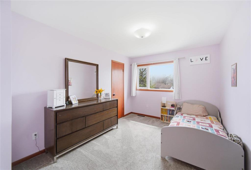 23 Shakespeare, 4 Bedrooms Bedrooms, 12 Rooms Rooms,1 BathroomBathrooms,Residential,For Sale,Shakespeare