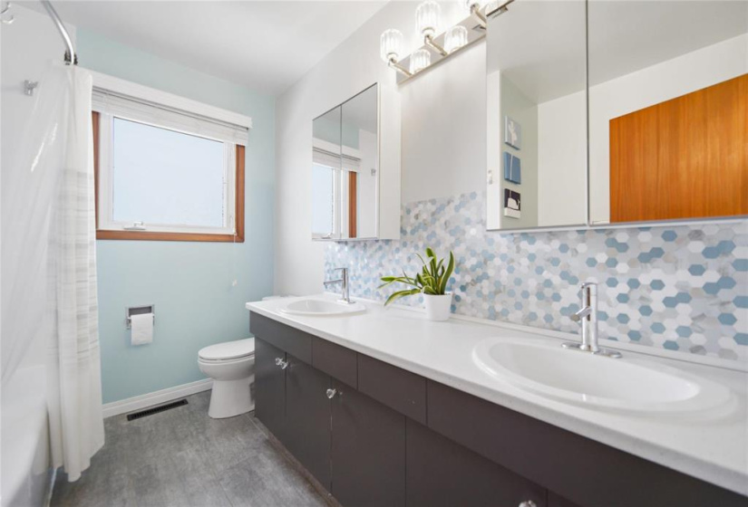 23 Shakespeare, 4 Bedrooms Bedrooms, 12 Rooms Rooms,1 BathroomBathrooms,Residential,For Sale,Shakespeare