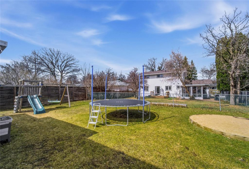 23 Shakespeare, 4 Bedrooms Bedrooms, 12 Rooms Rooms,1 BathroomBathrooms,Residential,For Sale,Shakespeare