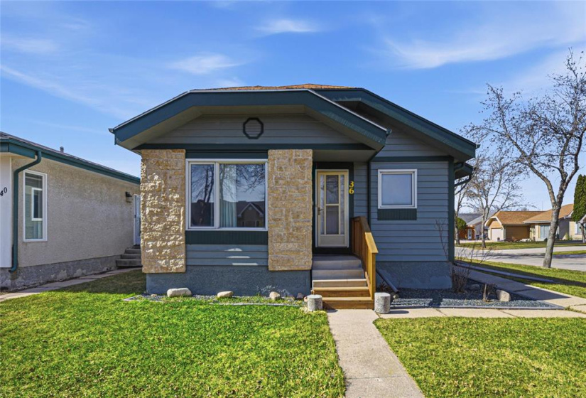 36 Queensbury, 3 Bedrooms Bedrooms, 8 Rooms Rooms,2 BathroomsBathrooms,Residential,For Sale,Queensbury