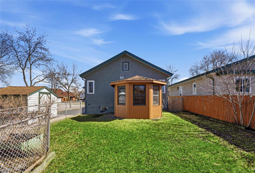 36 Queensbury, 3 Bedrooms Bedrooms, 8 Rooms Rooms,2 BathroomsBathrooms,Residential,For Sale,Queensbury