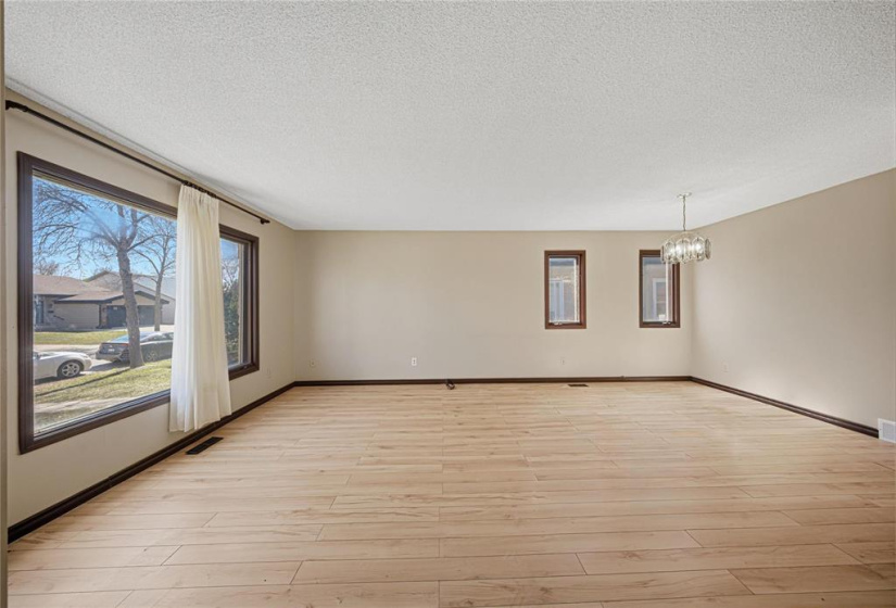 36 Queensbury, 3 Bedrooms Bedrooms, 8 Rooms Rooms,2 BathroomsBathrooms,Residential,For Sale,Queensbury