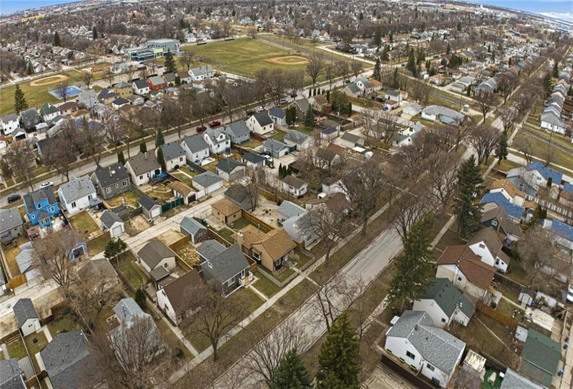 760 Bannerman, 1 Bedroom Bedrooms, 5 Rooms Rooms,1 BathroomBathrooms,Residential,For Sale,Bannerman