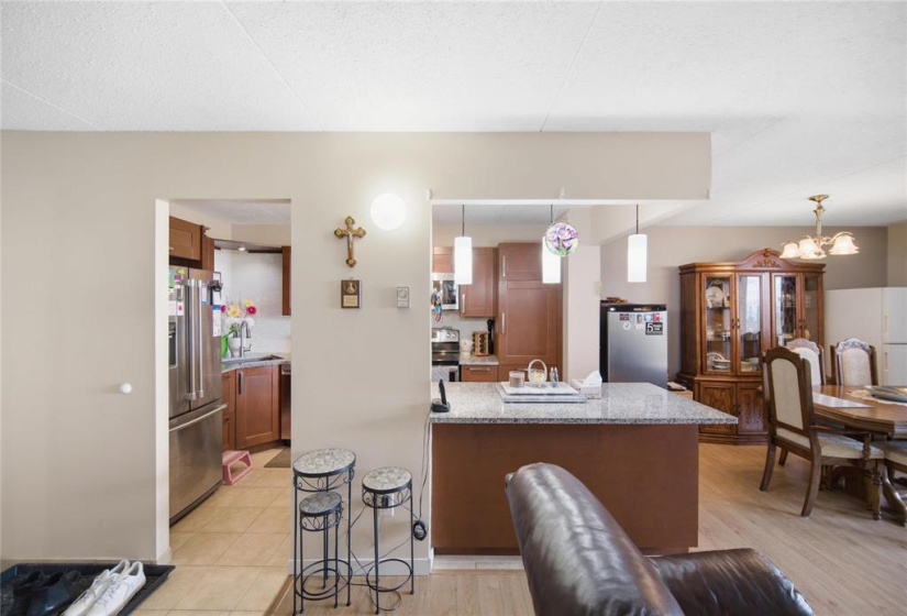 916 Cloutier, 2 Bedrooms Bedrooms, 7 Rooms Rooms,1 BathroomBathrooms,Condominium,For Sale,Cloutier