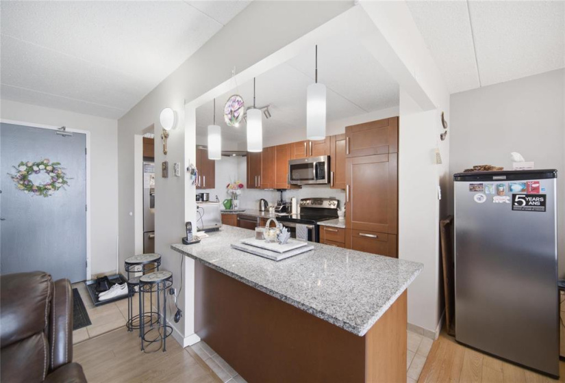 916 Cloutier, 2 Bedrooms Bedrooms, 7 Rooms Rooms,1 BathroomBathrooms,Condominium,For Sale,Cloutier