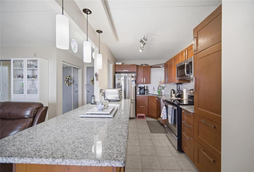 916 Cloutier, 2 Bedrooms Bedrooms, 7 Rooms Rooms,1 BathroomBathrooms,Condominium,For Sale,Cloutier