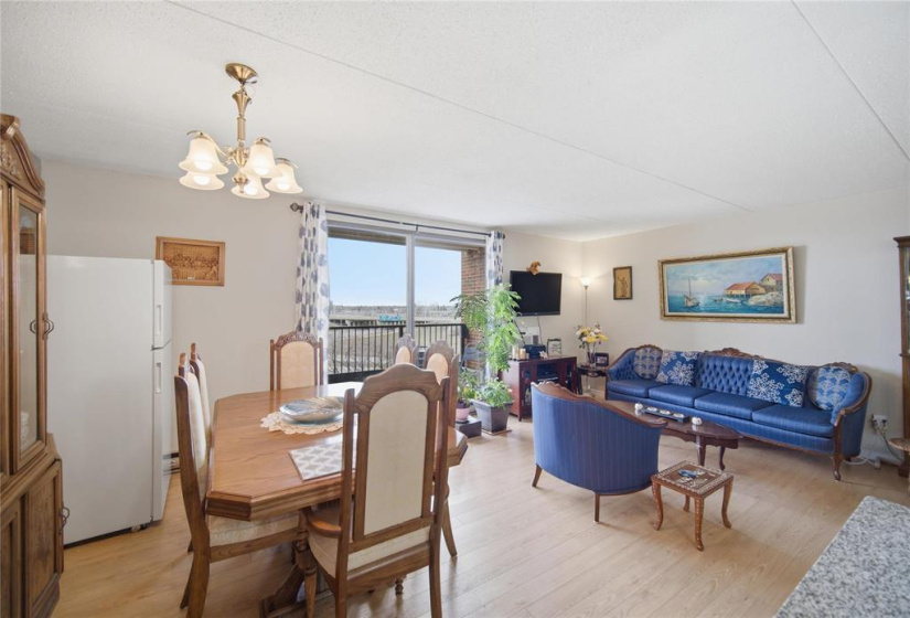 916 Cloutier, 2 Bedrooms Bedrooms, 7 Rooms Rooms,1 BathroomBathrooms,Condominium,For Sale,Cloutier