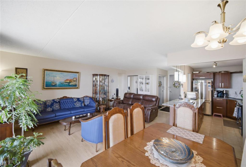 916 Cloutier, 2 Bedrooms Bedrooms, 7 Rooms Rooms,1 BathroomBathrooms,Condominium,For Sale,Cloutier