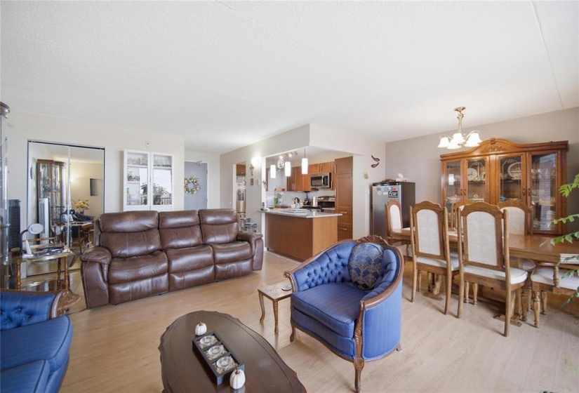 916 Cloutier, 2 Bedrooms Bedrooms, 7 Rooms Rooms,1 BathroomBathrooms,Condominium,For Sale,Cloutier