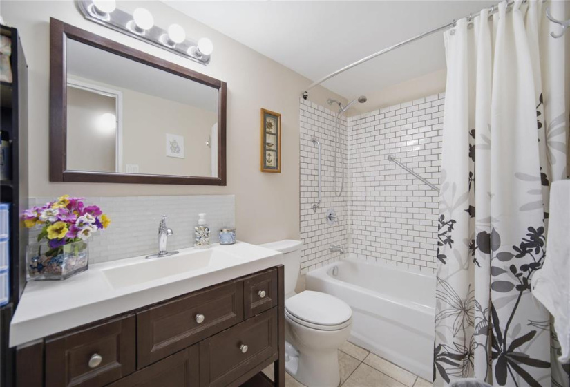 916 Cloutier, 2 Bedrooms Bedrooms, 7 Rooms Rooms,1 BathroomBathrooms,Condominium,For Sale,Cloutier