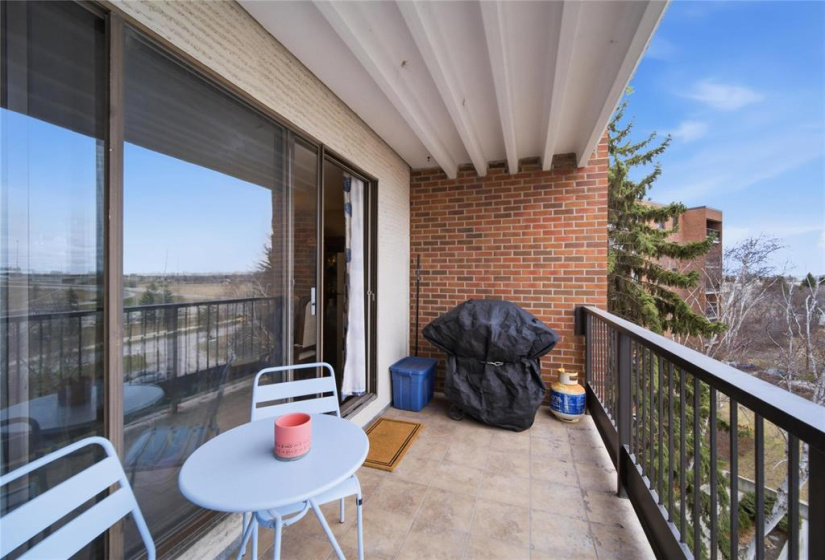 916 Cloutier, 2 Bedrooms Bedrooms, 7 Rooms Rooms,1 BathroomBathrooms,Condominium,For Sale,Cloutier
