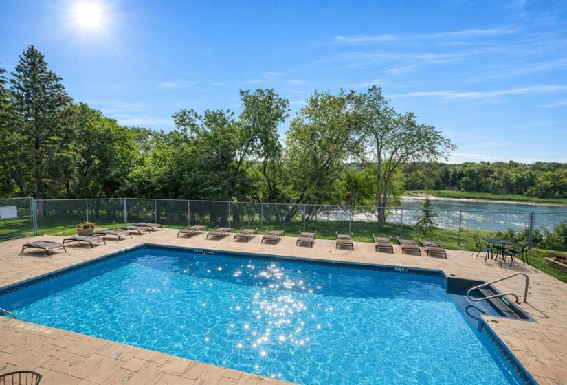 916 Cloutier, 2 Bedrooms Bedrooms, 7 Rooms Rooms,1 BathroomBathrooms,Condominium,For Sale,Cloutier