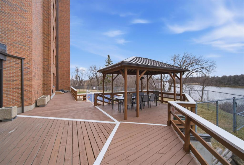 916 Cloutier, 2 Bedrooms Bedrooms, 7 Rooms Rooms,1 BathroomBathrooms,Condominium,For Sale,Cloutier