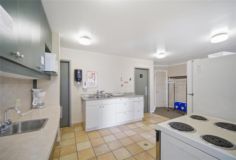 916 Cloutier, 2 Bedrooms Bedrooms, 7 Rooms Rooms,1 BathroomBathrooms,Condominium,For Sale,Cloutier